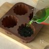 【100均カヌレ型で作る】簡単メロンクリームソーダゼリーの工程2
