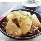 ごまの風味が決めて！韓国風ピリ辛大根と牛肉の煮物