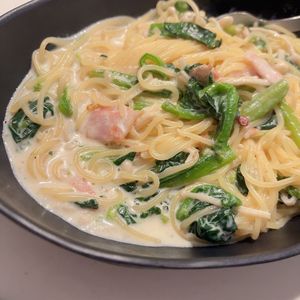 すぴすぴの作ってみた!投稿(ほうれん草とベーコンのクリームパスタ)