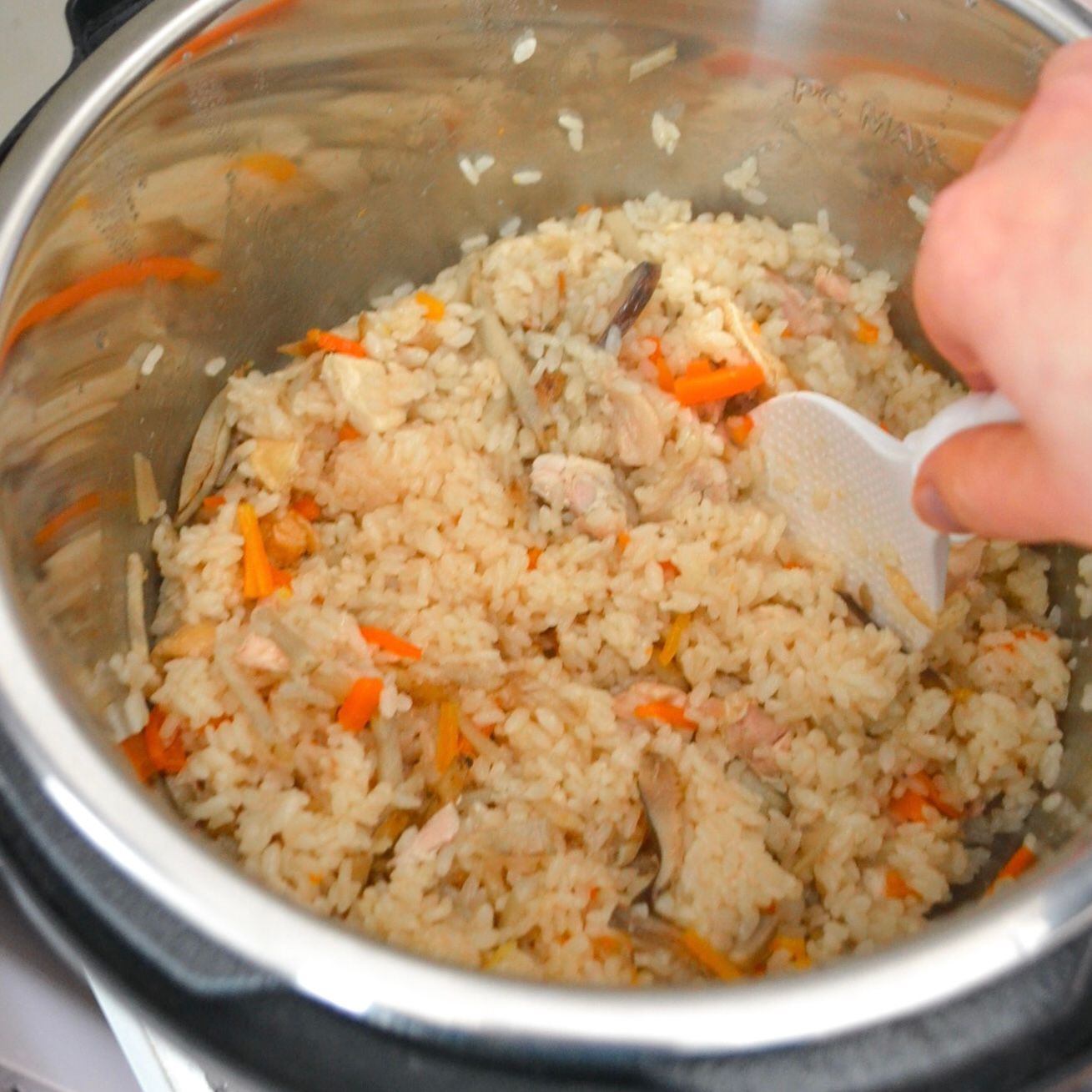 子ども爆食】鶏ごぼうの炊き込みご飯〈だしが決め手〉 | レシピ