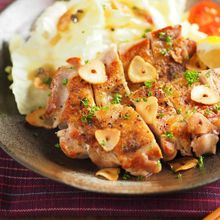 皮カリカリ　チキンステーキ　、　チキンステーキの皮をカリカリ