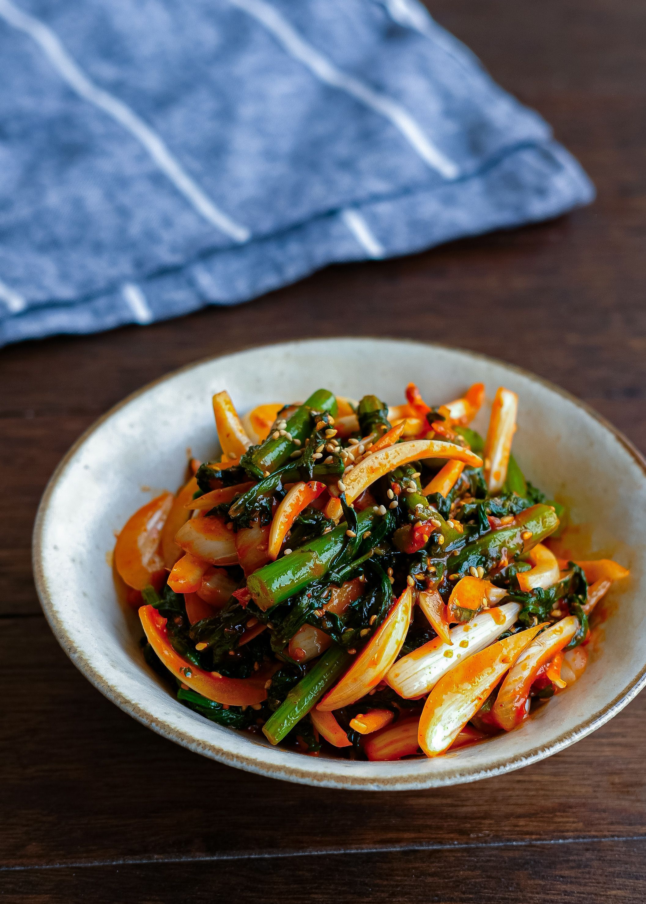 大人が喜ぶ！春菊と新玉ねぎの韓国風和え | レシピサイトNadia