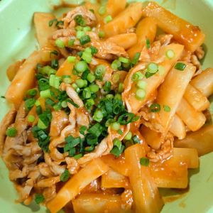 ゆみの作ってみた!投稿(【豚こま肉と大根のチリソース炒め】旨辛！大根の大量消費に！)