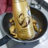 牡蠣と舞茸の豆板醤炒めの工程4