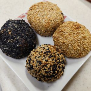 もんぶらん°・*:.。.☆の作ってみた!投稿(もちもち♪豆腐で作るごま団子)