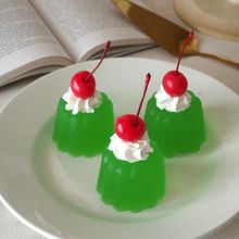 【100均カヌレ型で作る】簡単メロンクリームソーダゼリー