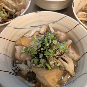 はるはるの作ってみた!投稿(やわらか鶏肉とつるりん絹厚揚げとたっぷりきのこのとろーり煮)