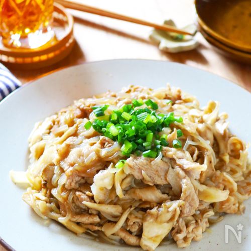 旨味たっぷり！【豚こまと舞茸のすき焼き風炒め】ボリューム満点