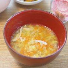 【食物繊維がたっぷり摂れる】春キャベツの中華スープ