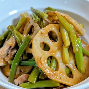 まゆのの作ってみた!投稿(スタミナ満点♡豚肉とにんにくの芽のオイスター甘酢炒め)