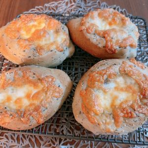 よしりんの作ってみた!投稿(HBで簡単！ベーコンチーズパン♪)