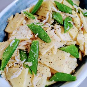 ゆみの作ってみた!投稿(シンプルな味付けで最高♡筍とスナップえんどうのしらすペペロン)