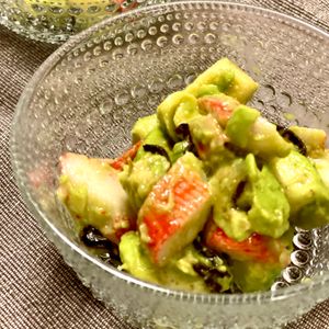 michuの作ってみた!投稿(爆速3分！アボカドとカニカマの塩昆布和え♩材料3つ調味料2つ)
