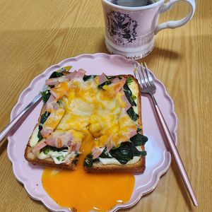 ナムディの作ってみた!投稿(とろ〜り卵とチーズのカルボ風トースト)