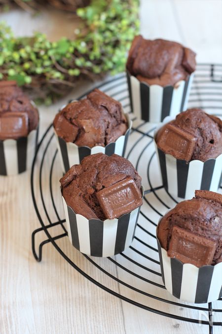 ぐるぐる混ぜるだけ 子供が作れるダブルチョコマフィン By 野島ゆきえ レシピサイト Nadia ナディア プロの料理家のおいしいレシピ