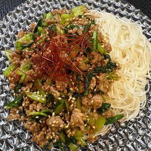楽ラク手抜キッチン🐶🐾の作ってみた!投稿(がっつり食べよう！小松菜と豚肉の和えそうめん)