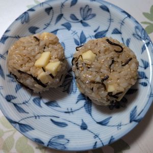KUMIKOの作ってみた!投稿(ゴロっとチーズの塩昆布握り)