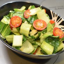 レンジで加熱♪チンゲン菜とトマトのイタリアンサラダ