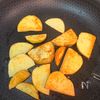 チーズ香る♡春野菜のコンソメ粒マスタード炒めの工程3