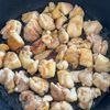 《甘酸っぱいタレがたまらない♡》鶏肉のマーマレード焼きの工程1