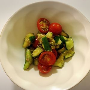 曖昧の作ってみた!投稿(水っぽくないから美味しい！『きゅうりとミニトマトの中華和え』)