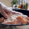 鶏ときのこのクリーム煮【むね肉なのに柔らかすぎる！】の工程1