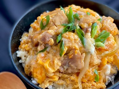 親小丼 親子丼】上親子丼|＜鳥つね湯島天神前本店＞鶏一筋の名店が守る極上の