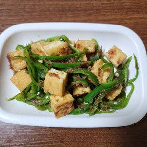 とももの作ってみた!投稿(ヘルシー和食のお惣菜😘厚揚げとピーマンの生姜おかか和え🥗)