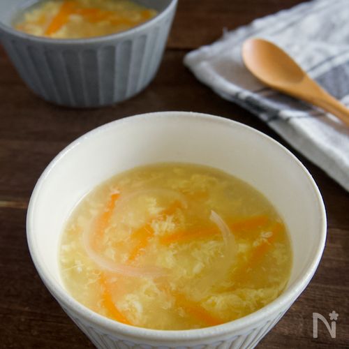 ふんわり【にんじんと玉ねぎの中華風かきたまスープ】