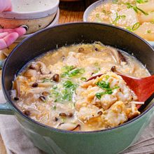 【鶏ときのこのたまご雑炊】ご飯1杯で2人分♡疲れた胃腸に♬
