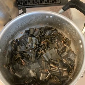 524389の作ってみた!投稿(【基本の出汁のとり方】だしガラで作り置き！昆布とおかかの佃煮)