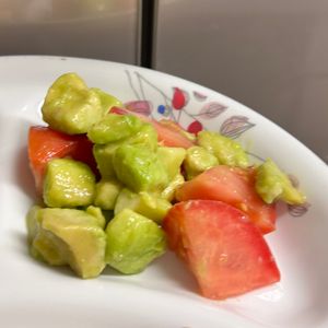 ケの作ってみた!投稿(汁まで飲み干す♪『アボカドとトマトのやみつき♡だしマリネ』)