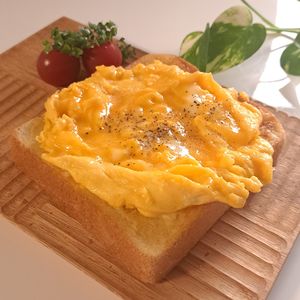 とのちゃまの作ってみた!投稿(【cafeのような】
とろ〜りたまごのマヨチーズトースト)