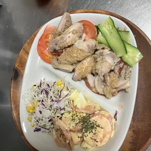 953170の作ってみた!投稿(【我が家自慢のしっとり蒸し鶏♡】夏野菜たっぷり胡麻みそ棒棒鶏)