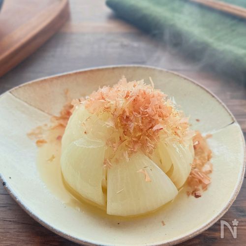 【新玉ねぎの丸ごとレンジ蒸し】白だしバターが美味！