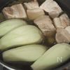 翡翠なすと豚の塩角煮の工程4