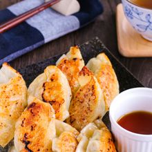 ポリ袋で作るから手が汚れない♡旨味たっぷり♪♪【焼き餃子】