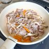 ワンパンで作る！【豚肉ときのこのとろたま和風丼】の工程4