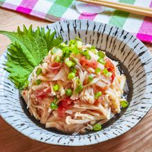 オニオン入りでさっぱり☆えのきの梅ぽんおかか和え☆