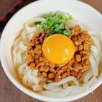 【納豆混ぜうどん】冷凍うどん活用で、5分かからずできる♪