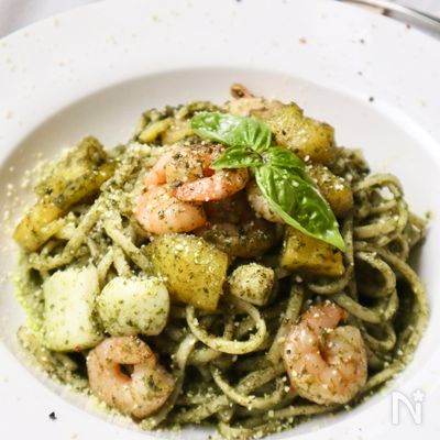 魚介とじゃがいものジェノベーゼパスタ