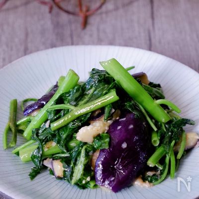 シンプルがいちばん！空芯菜と茄子のガーリック炒め