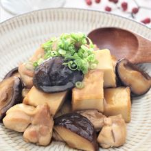 鶏肉と厚揚げとしいたけのこっくり美味しいオイバター炒め