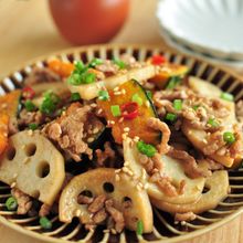 れんこんとかぼちゃのピリ辛ひき肉炒め