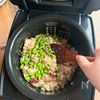 【梅とツナと枝豆の炊き込みご飯】包丁いらず！調味料1つで簡単の工程2