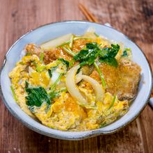 揚げたてで作る「豚ヒレカツ丼」が美味しい