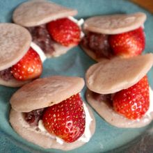 簡単🎵混ぜて焼くだけ
和風いちごサンド🍓