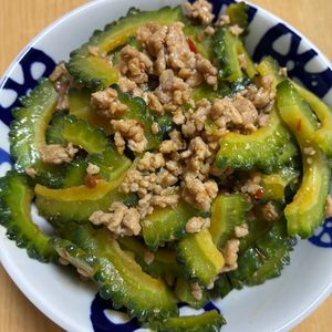 tomo🤗の作ってみた!投稿(ゴーヤーのピリ辛肉炒め)