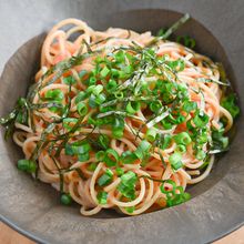 ゆでたパスタに和えるだけ！明太めんつゆバターパスタ