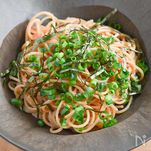 ゆでたパスタに和えるだけ!明太めんつゆバターパスタ